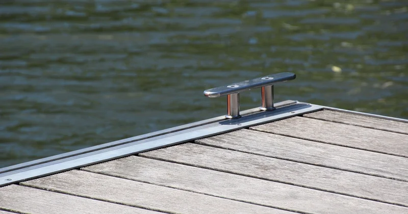 Tableau comparatif des essences pour terrasse sur le littoral