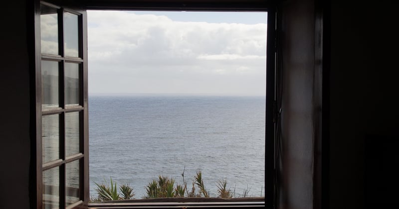 Terrasse avec vue mer : 15 idées innovantes pour l'aménager