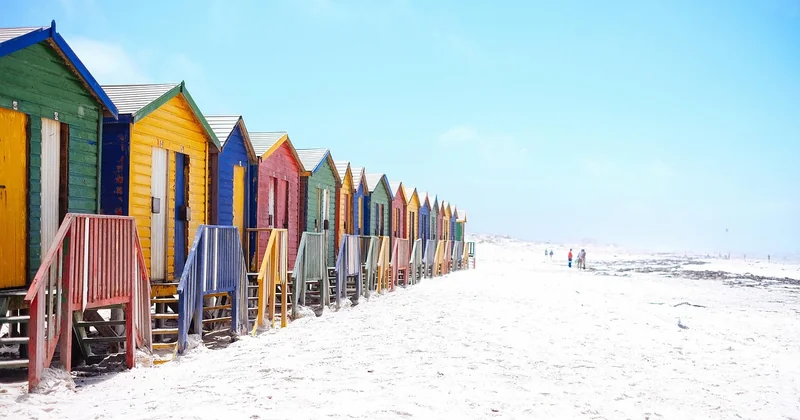 Quelle peinture pour façade bord de mer ? La comparaison des familles